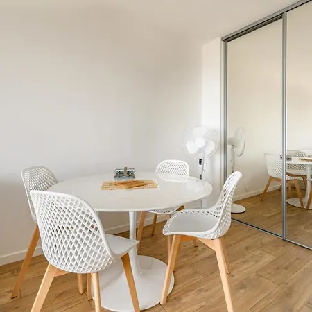 Bright With Balcony And Sea View Daire Antibes