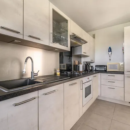 Bright With Balcony And Sea View Daire *