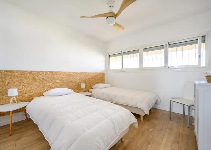 Bright With Balcony And Sea View *